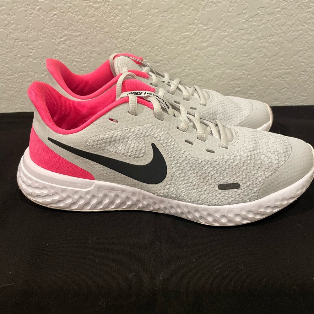 NIKE REVOLUTION LOW TRAINERS YOUTH SHOES GREY & BRIGHT PINK SIZE 7Y / 9W